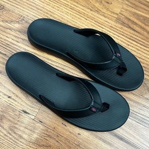 Nike women’s black/pink flip flops, size 9